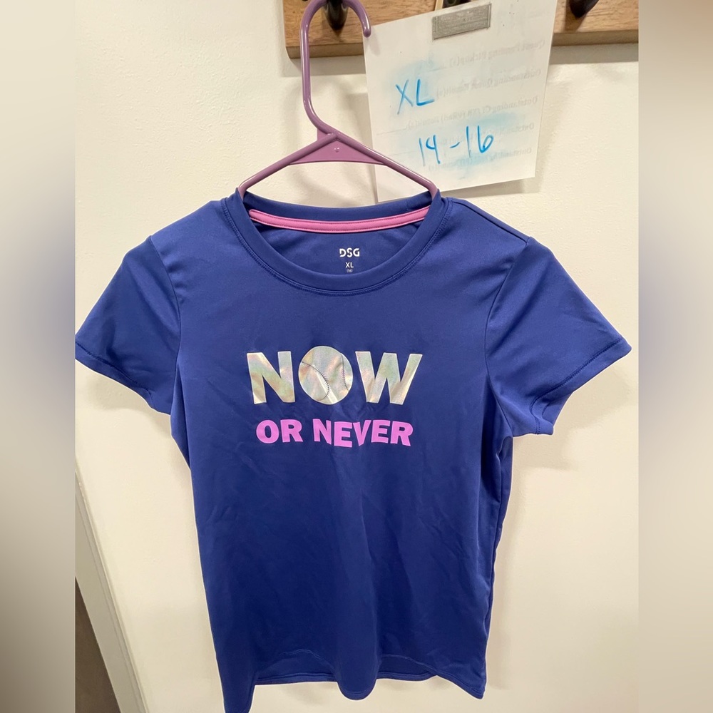 Softball tee